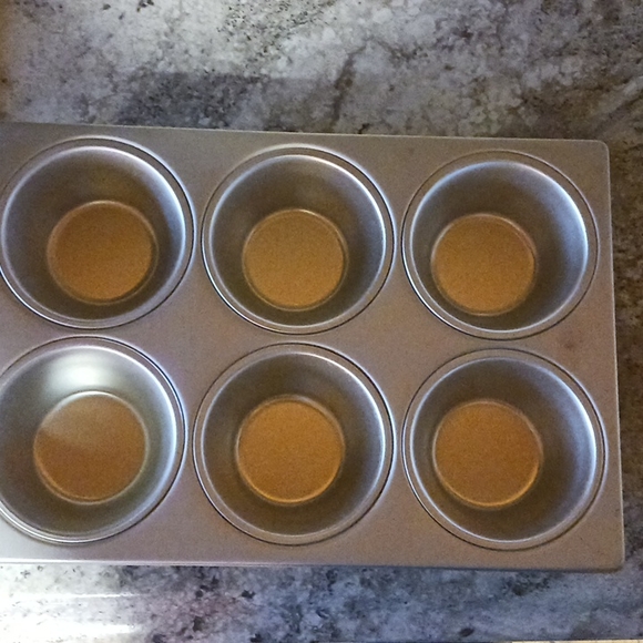 Wilton Kitchen 987 Wilton Giant Muffin Tin Poshmark